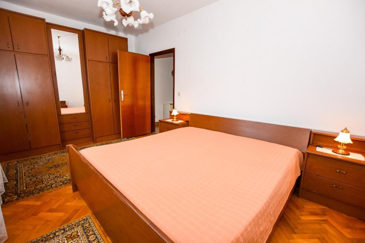 Apartments Luce - Family Friendly & Parking パグ エクステリア 写真