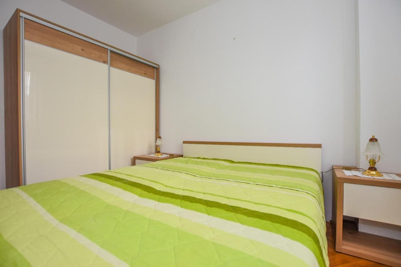 Apartments Luce - Family Friendly & Parking パグ エクステリア 写真