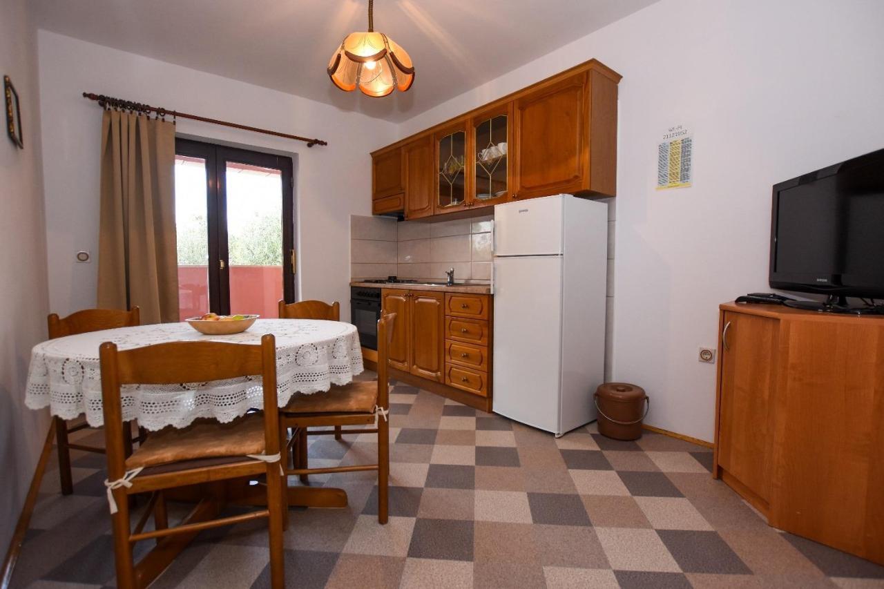 Apartments Luce - Family Friendly & Parking パグ エクステリア 写真