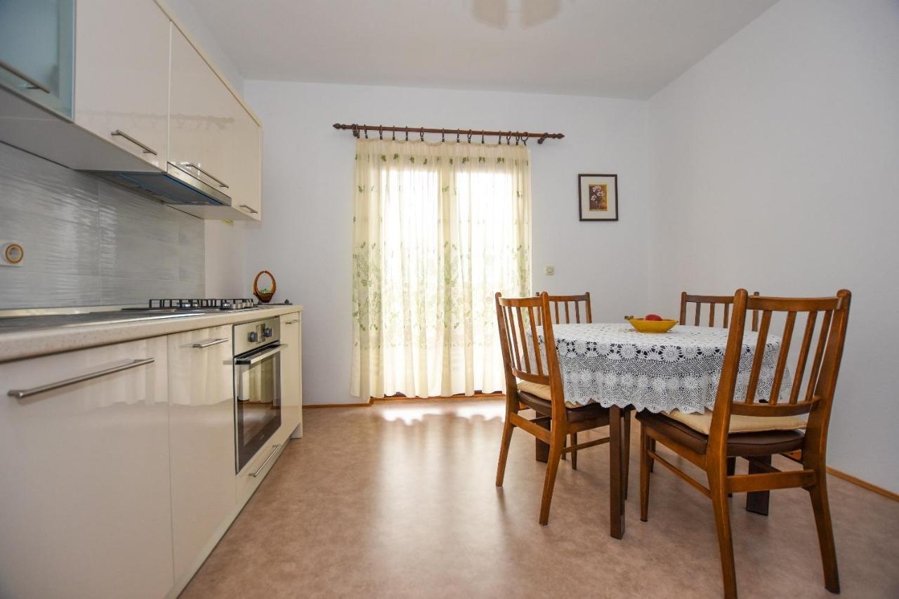 Apartments Luce - Family Friendly & Parking パグ エクステリア 写真