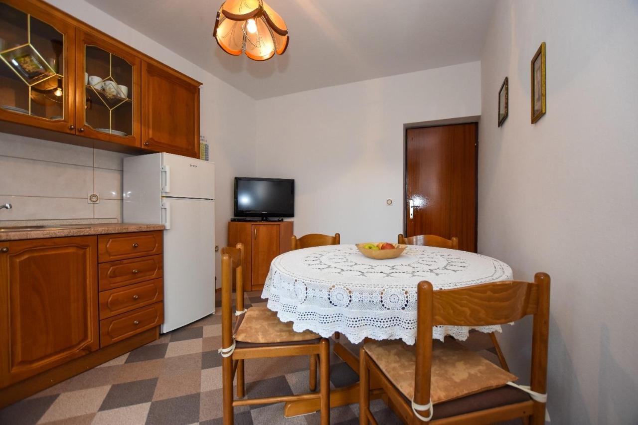 Apartments Luce - Family Friendly & Parking パグ エクステリア 写真